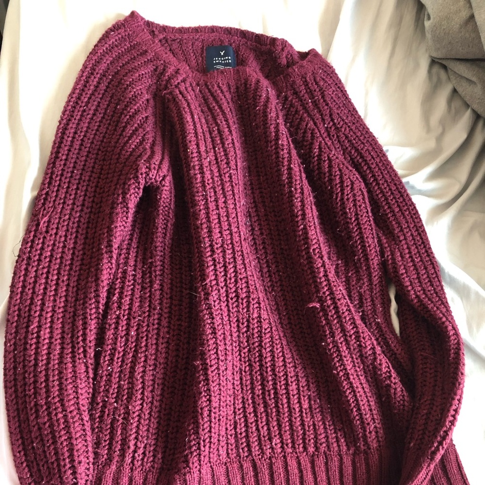 American Eagle maroon sweater